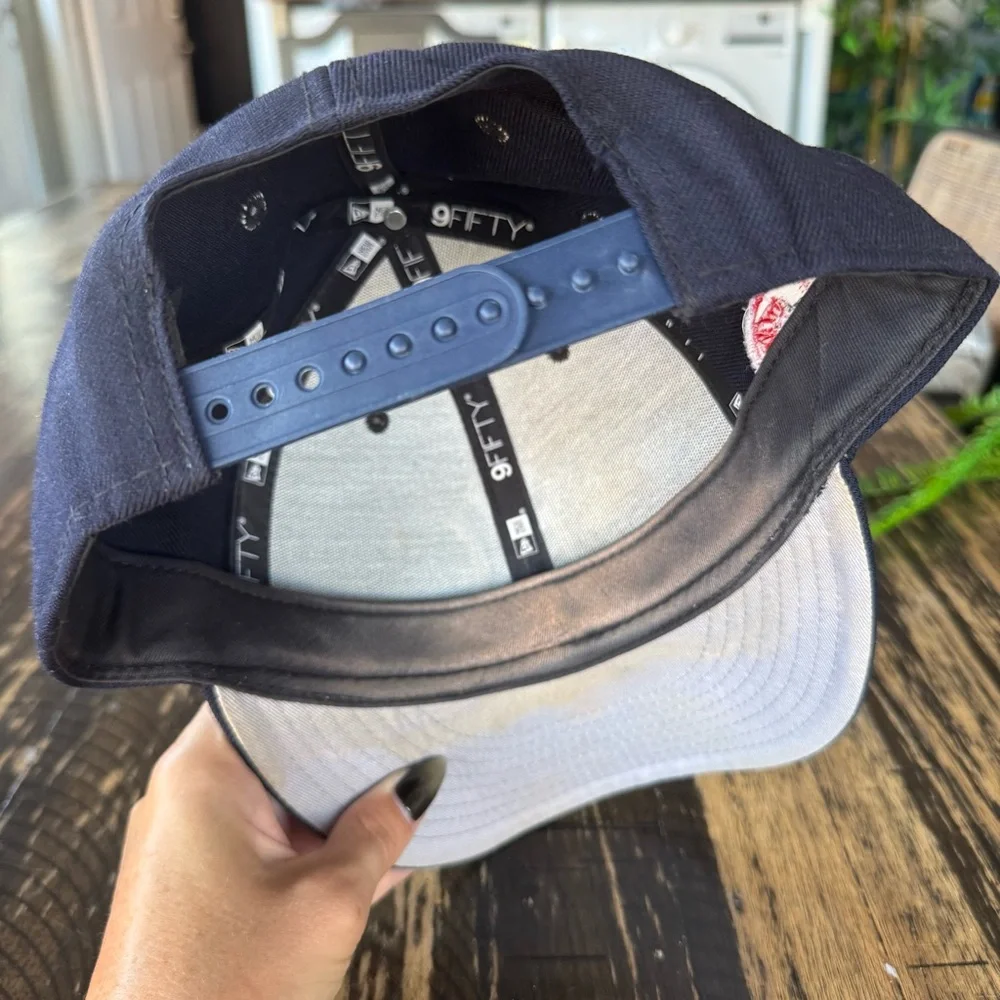 💫 New Era 9FIFTY Light Snapback – New York Hat (Navy & White)